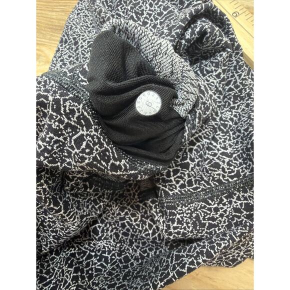 Lululemon Wunder Under Hi-Rise 1/2 Tight Luon 17" Jacquard Black/white Size 6 - Picture 6 of 6